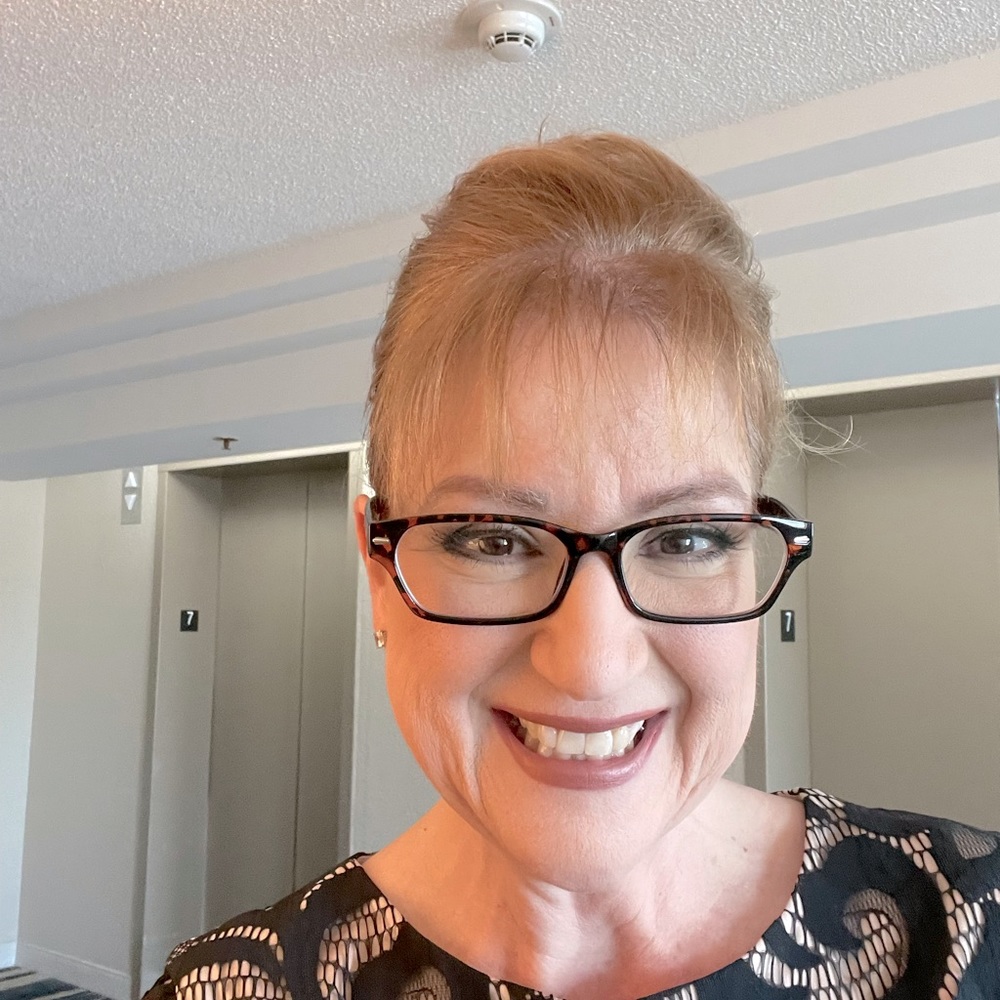 Meet your Posher, Stephanie